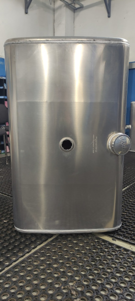 Алюминиевый топливный бак 400л. с патрубком G1 1/4 (741659)